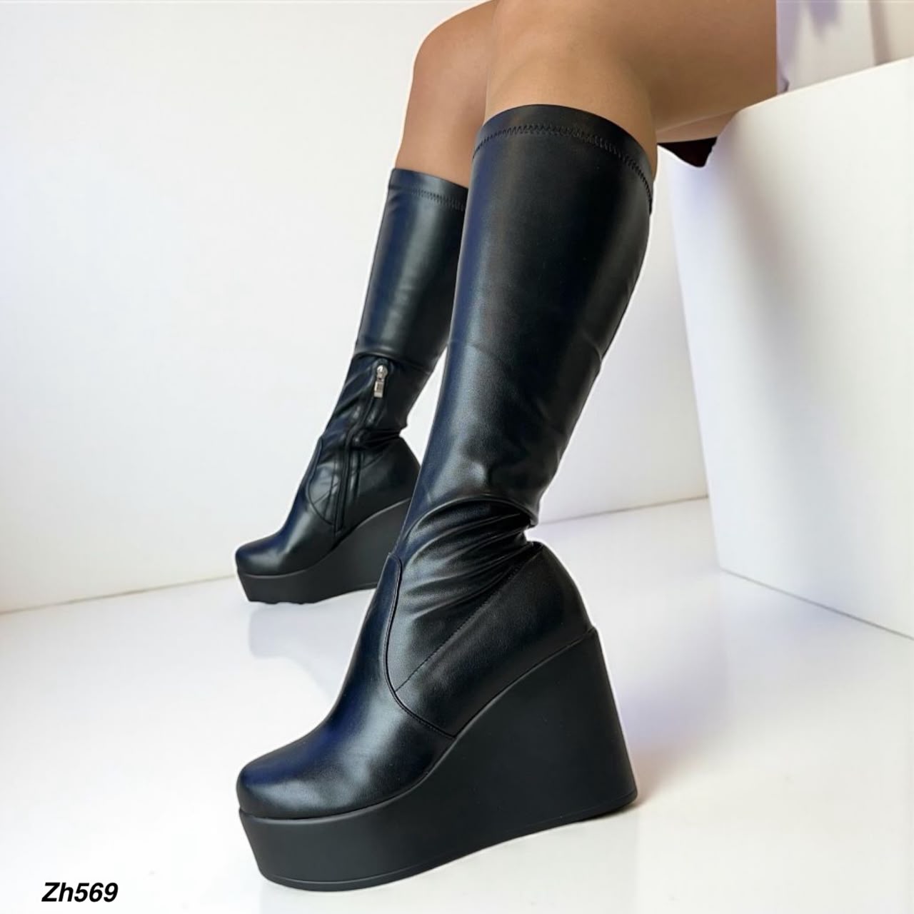Bota caña alta negro plataforma 10cm  HX3391-B0239
