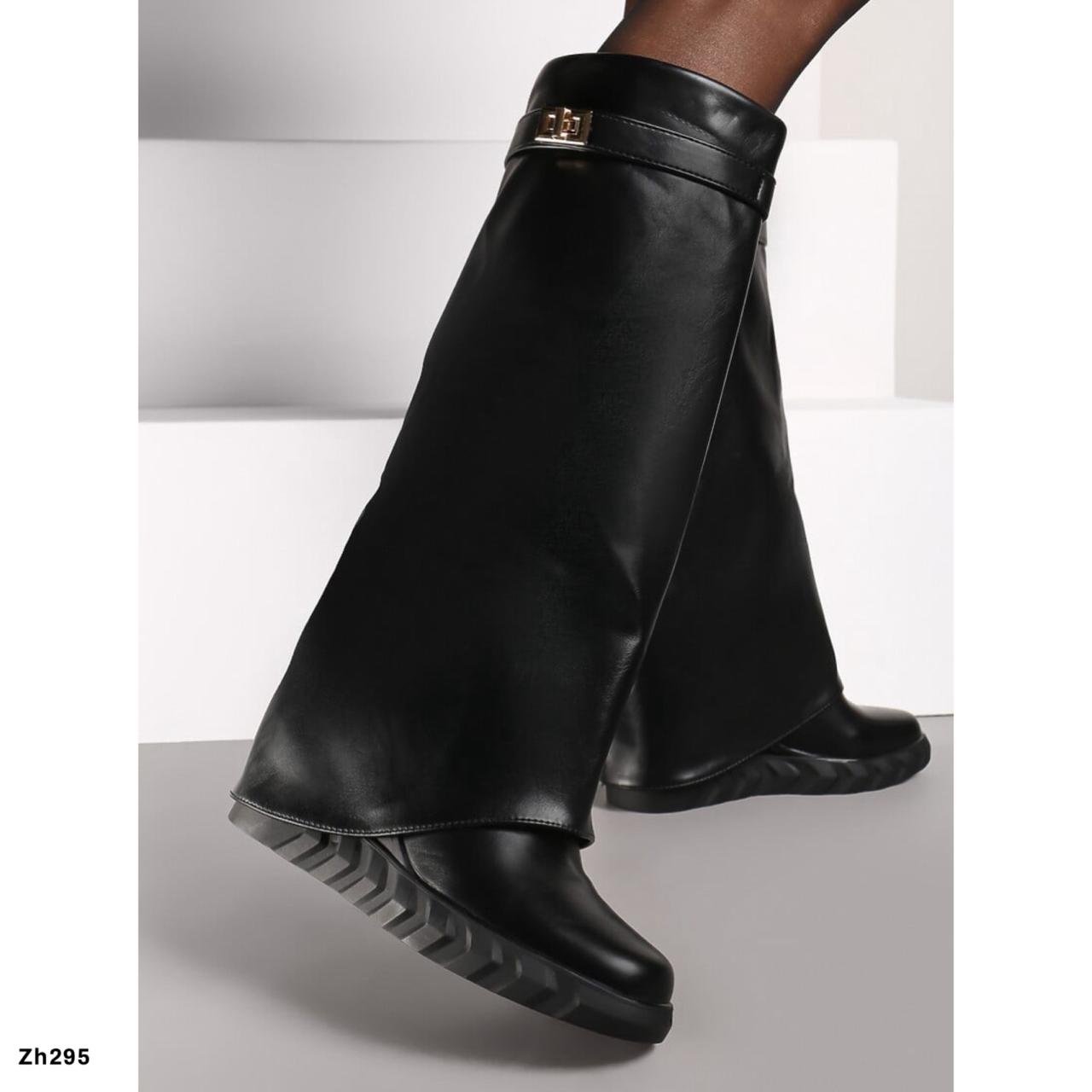 Bota caña alta negro doblez detalle dorado tacon corrido 9cm Y9B-ZX9192-01  C-93