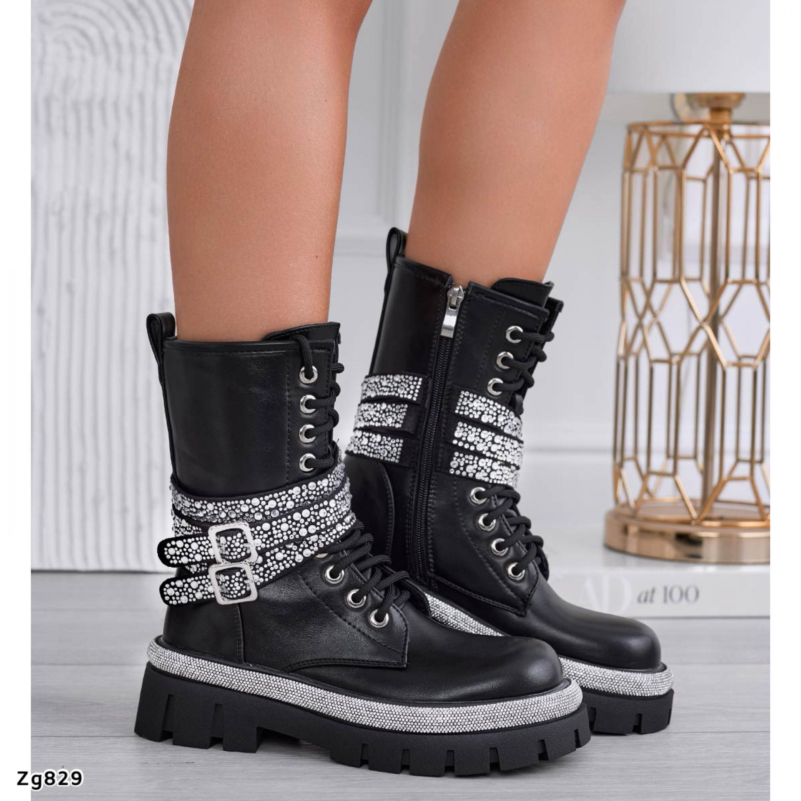 Bota negro apliques plateados detalle correas suela 3cm  162KSL  C-1