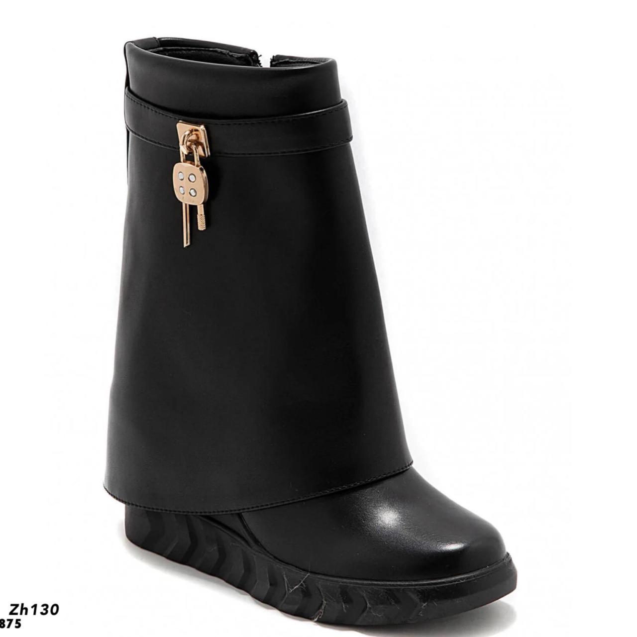 Botin negro doblez detalle dorado plataforma 9cm  8673A  C-56