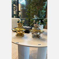 Articulo decorativo perro dorado sentado bandeja en las manos  19cm* 11,5cm* 23,5cm