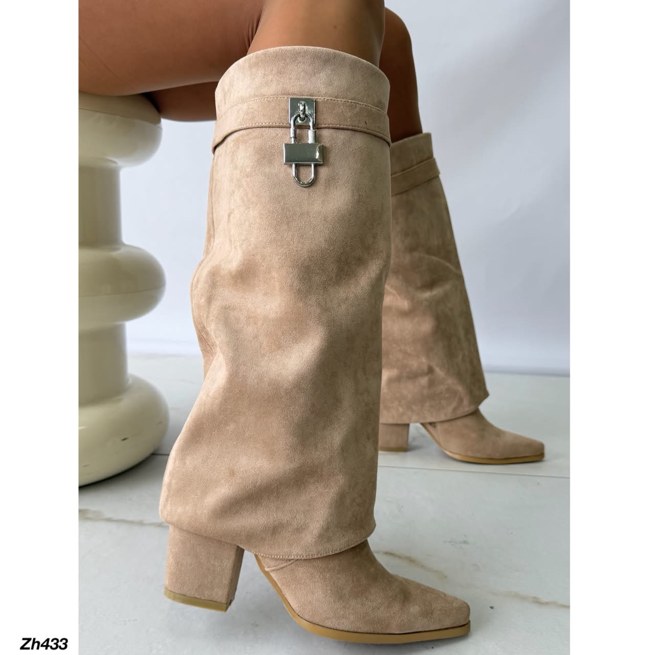 Bota caña alta beige doblez detalle plateado tacon 9cm  HX3278-C1668