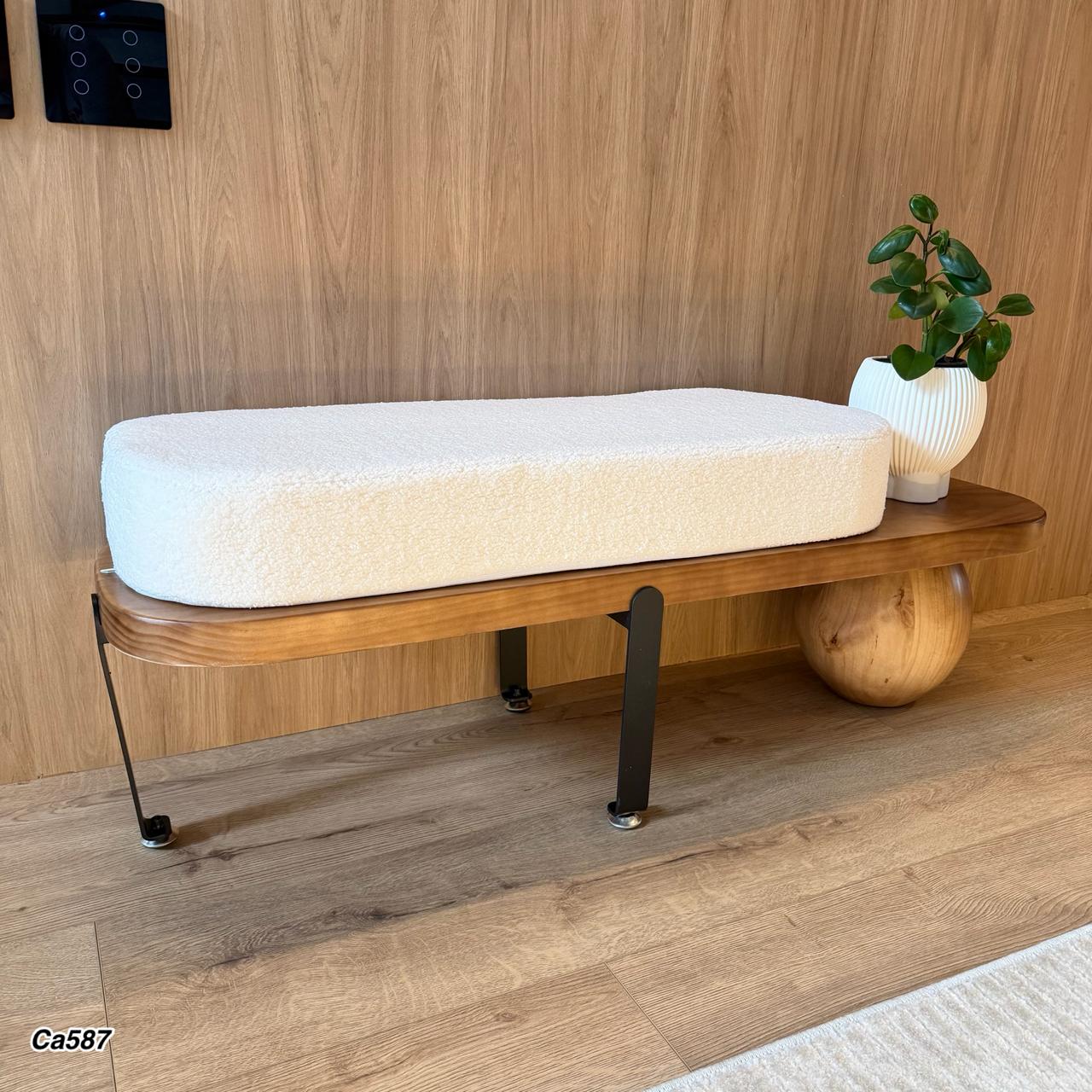 Banca color madera cojin blanco  120cm* 35cm* 45cm