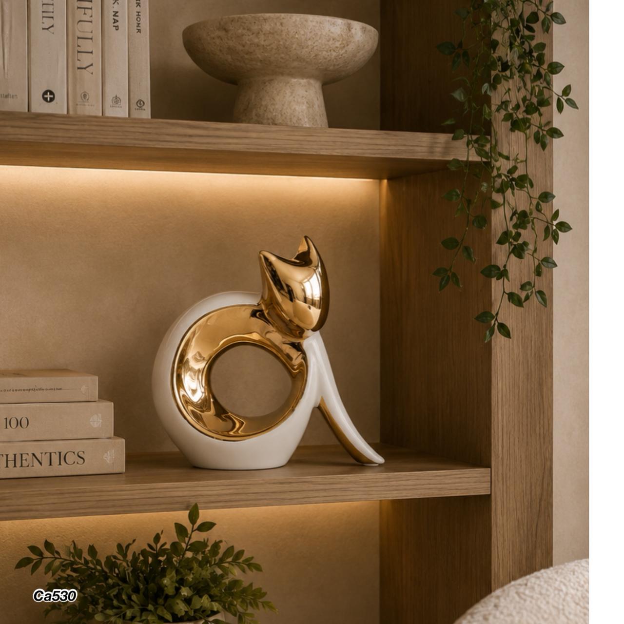 Articulo decorativo gato blanco con dorado diseño circulo  15,5cm* 6cm* 15cm