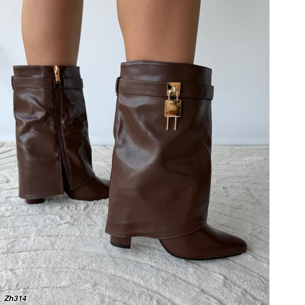 Botin café doblez detalle dorado tacon 9cm  52216   C-109