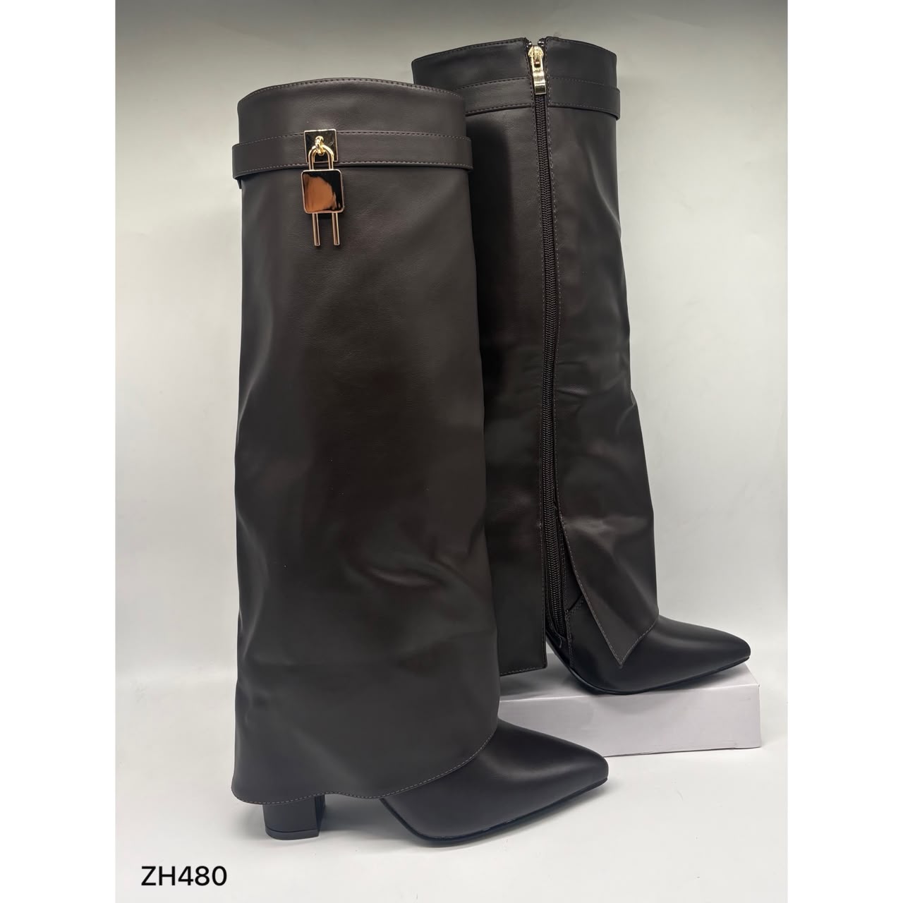 Bota caña alta cafe doblez detalle dorado tacon 11cm  K0010  C-152