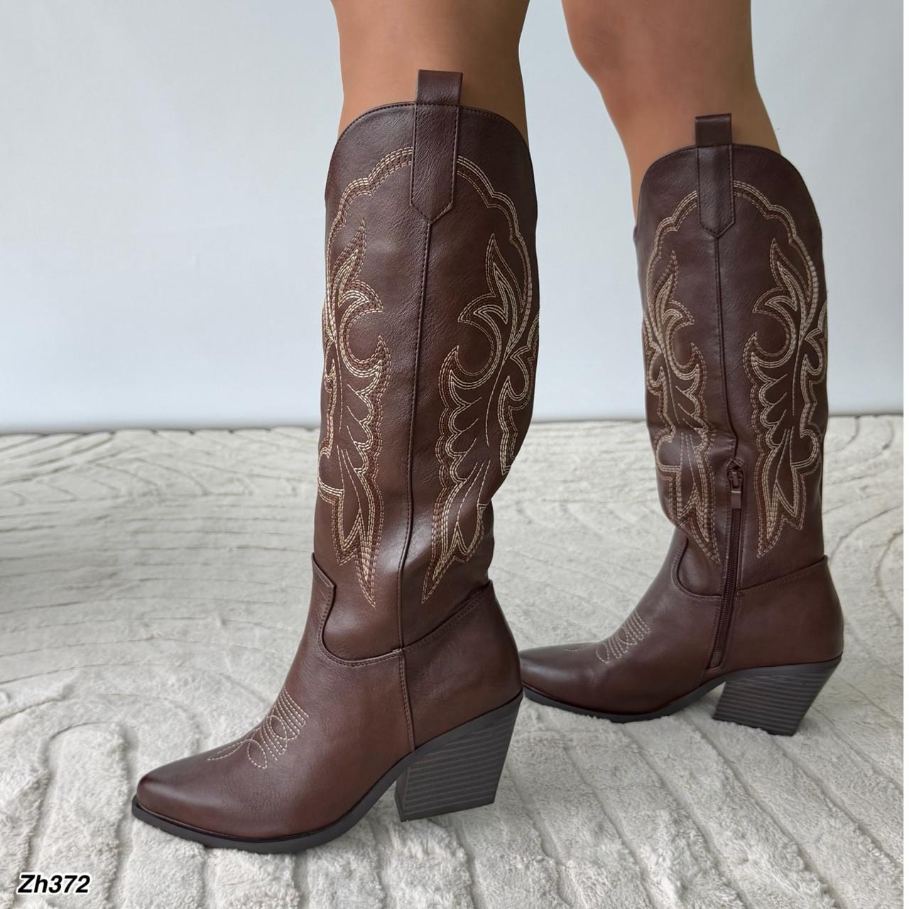 Bota texana café detalles beige tacon 7cm    J31  C-108