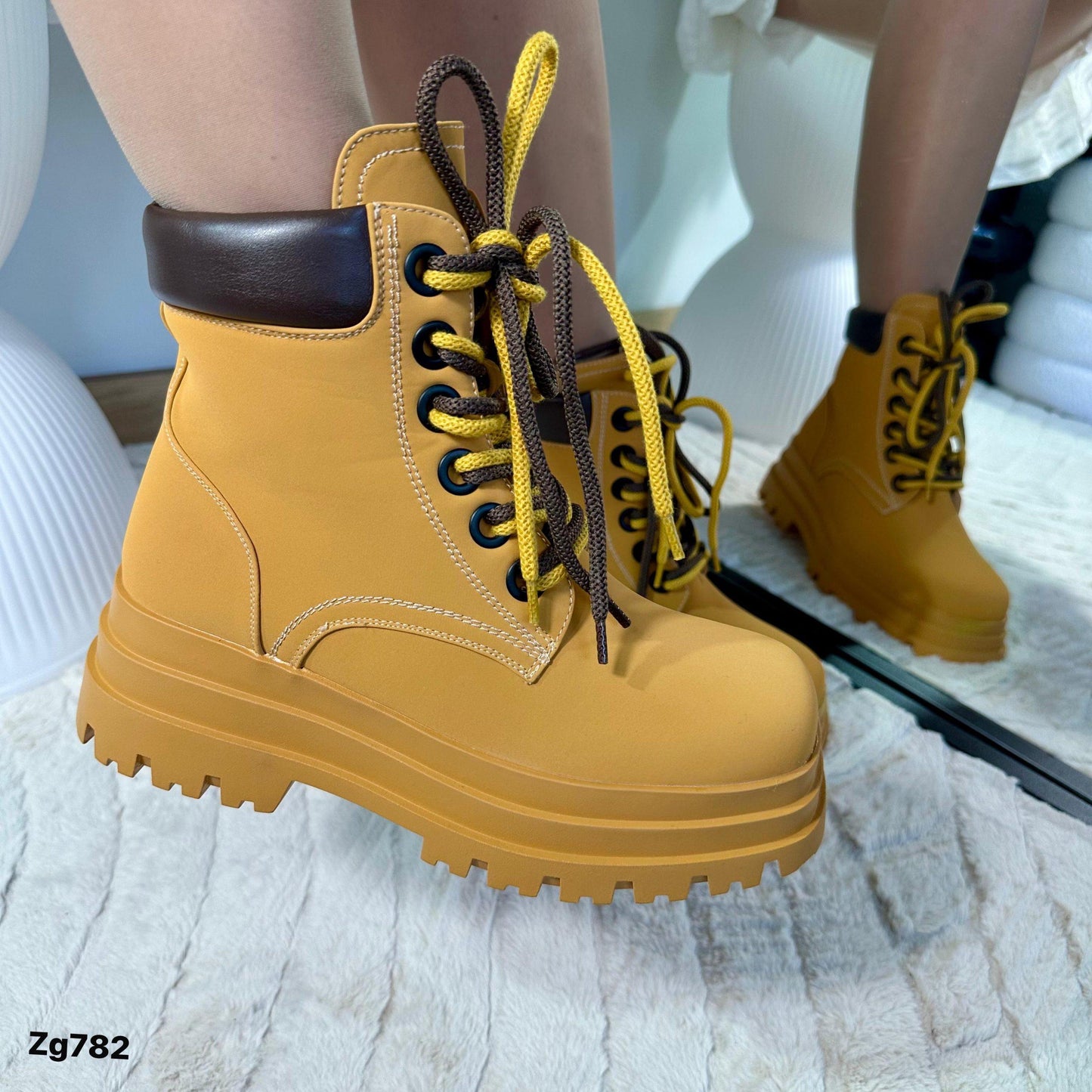 Botin naranja detalles cafe suela 6cm  IS14-049