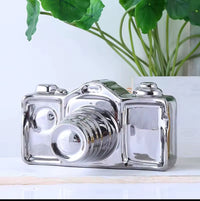 Articulo decorativo camara plateada ceramica  16cm* 11,7cm* 9cm