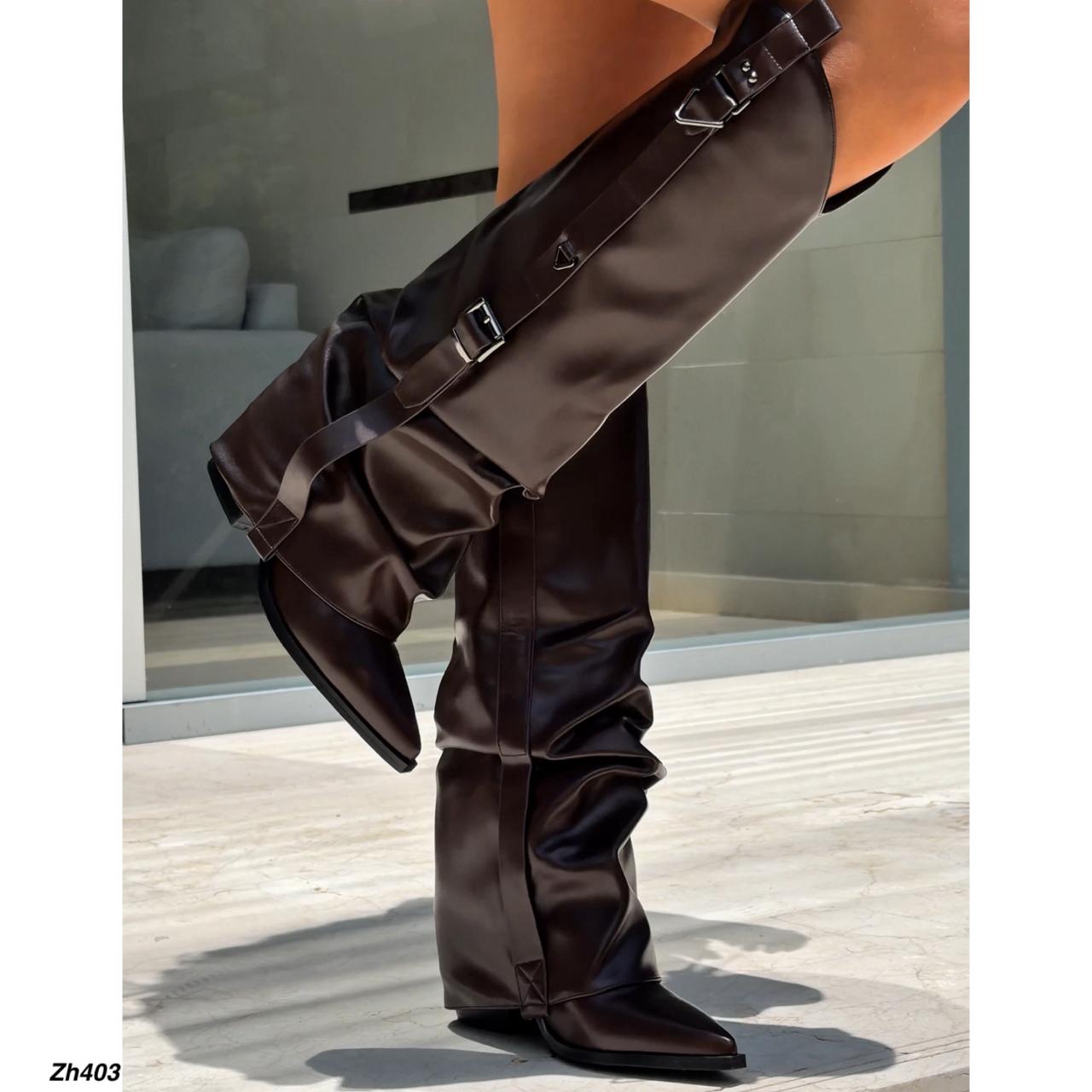 Bota texana café doblez detalle correas tacon 8cm  HX3198-B9910
