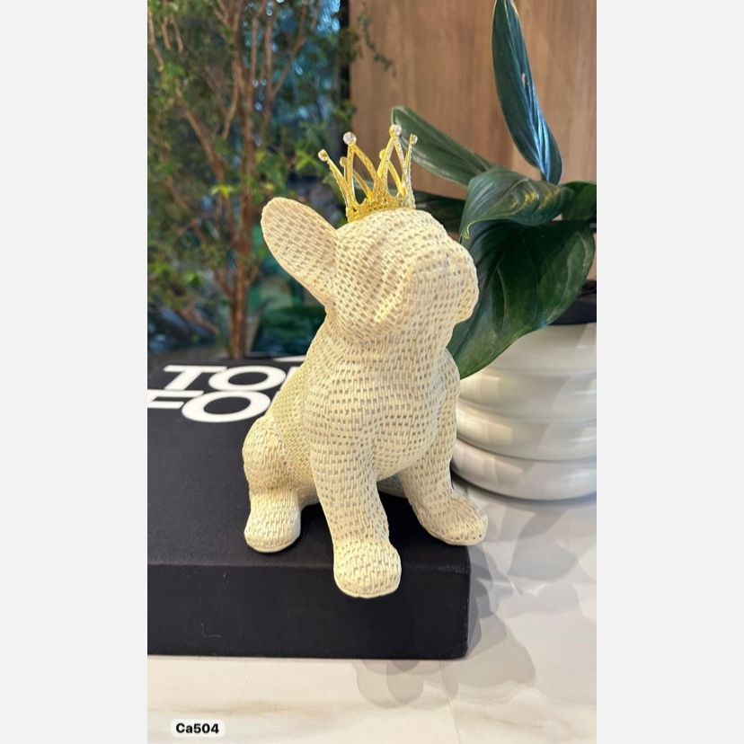 Articulo decorativo perro bull dog sentado textura blanco corona dorado  17cm* 12cm* 20cm