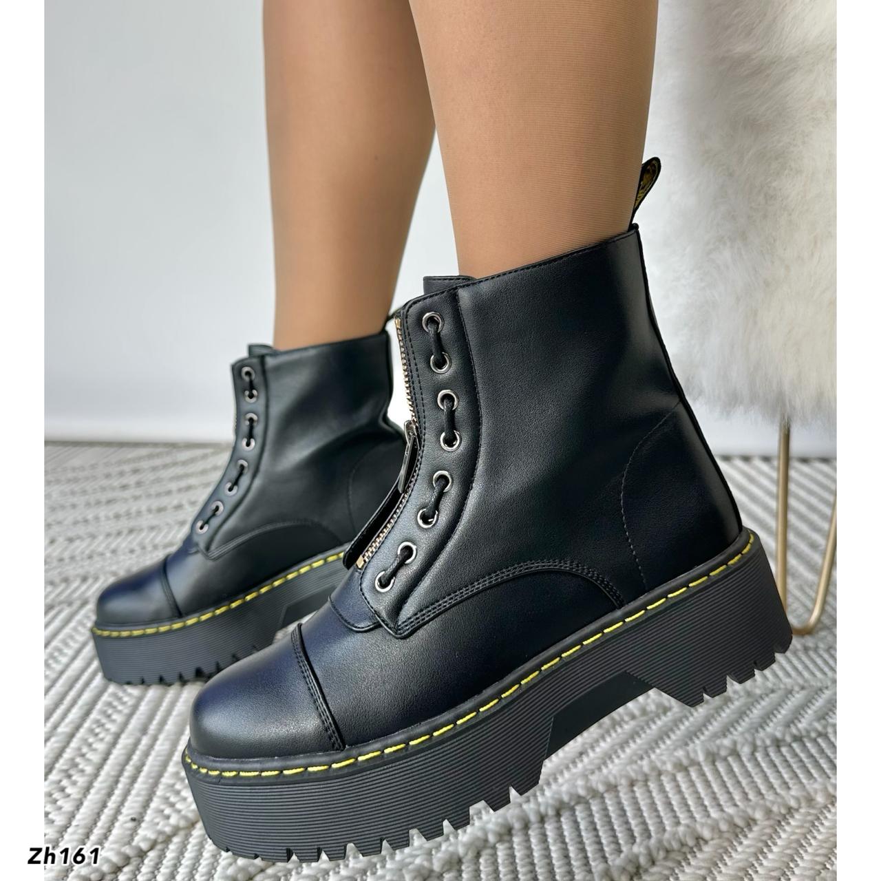 Botin negro cierre frontal suela 4cm  255-052