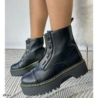 Botin negro cierre frontal suela 4cm  255-052