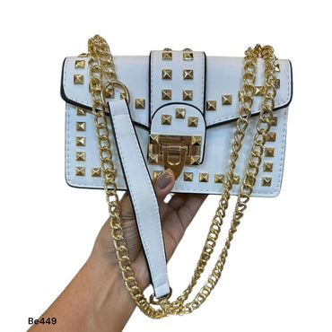 Bolso blanco apliques cadena dorado  22cm* 15cm* 6cm  7010   C-B