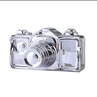 Articulo decorativo camara plateada ceramica  16cm* 11,7cm* 9cm