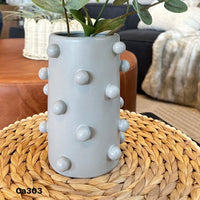 Florero gris pequeño detalle bolas ceramica  13cm* 13cm* 18cm  HP799-1