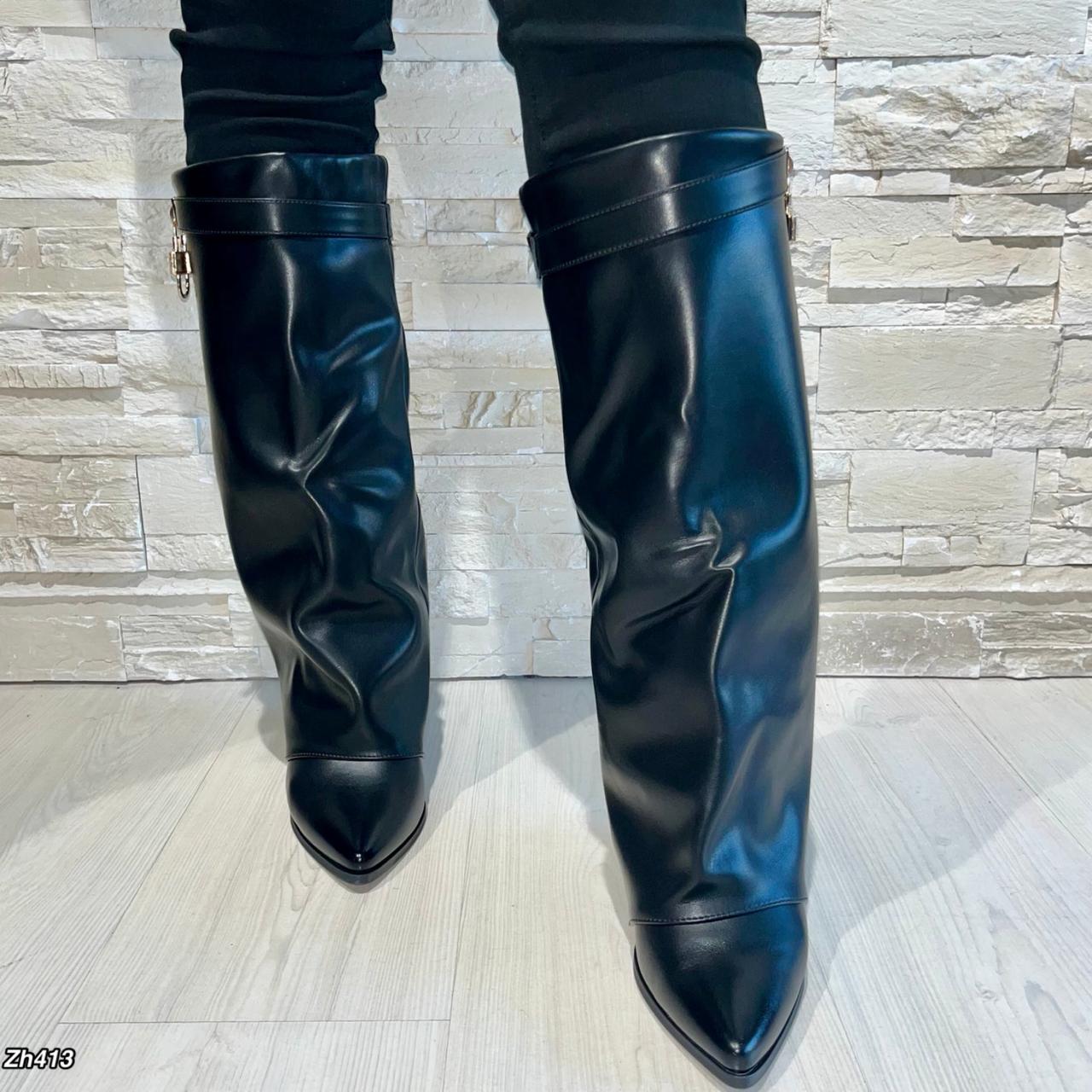 Bota caña alta negro doblez detalle dorado tacon 9cm  A9532  C-139