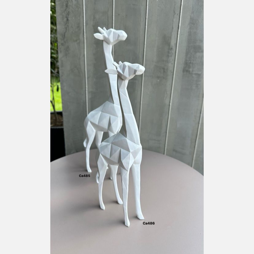 Articulo decorativo jirafa blanco mediano  10cm* 5cm* 30cm