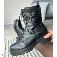 Botin negro apliques brillantes perlas correas suela 4cm  255-080