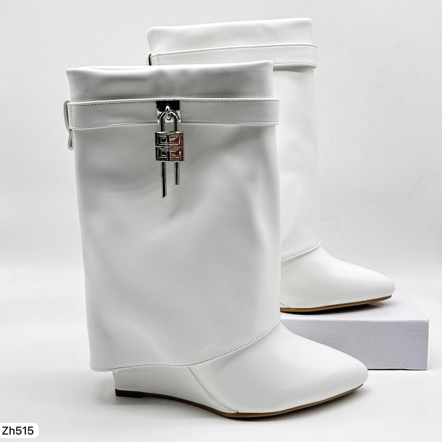 Bota blanco doblez detalle plateado tacon corrido 9cm  HX2697-C1808