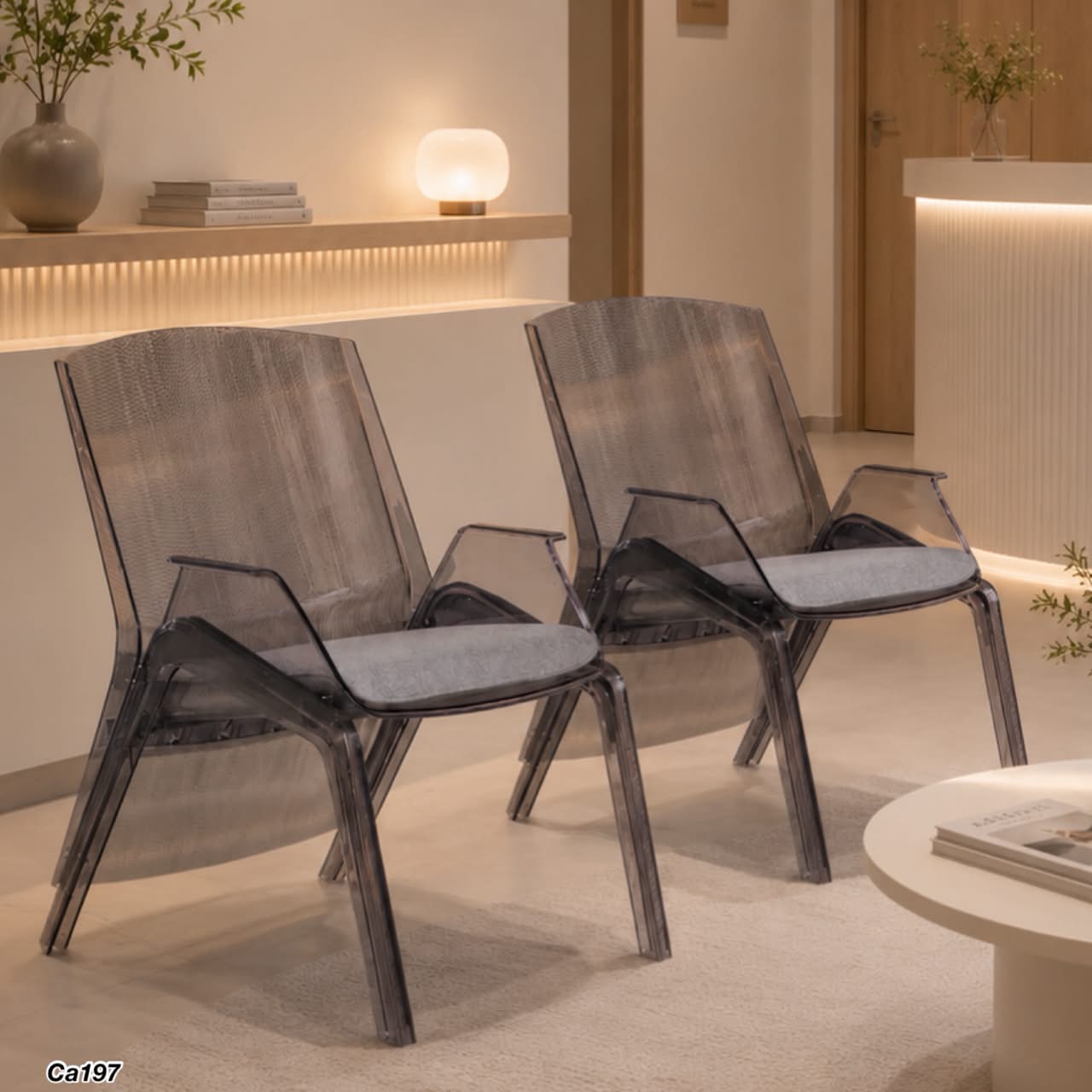 Silla gris transparente con cojín en textil plástico policarbonado  67cm* 83.5cm* 91.5cm