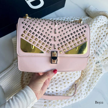 Bolso rosado apliques plateado ojos y cadena dorado  22cm* 9cm* 17cm  C- 23196-1