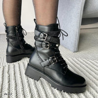 Botin negro apliques brillantes perlas correas suela 4cm  255-080