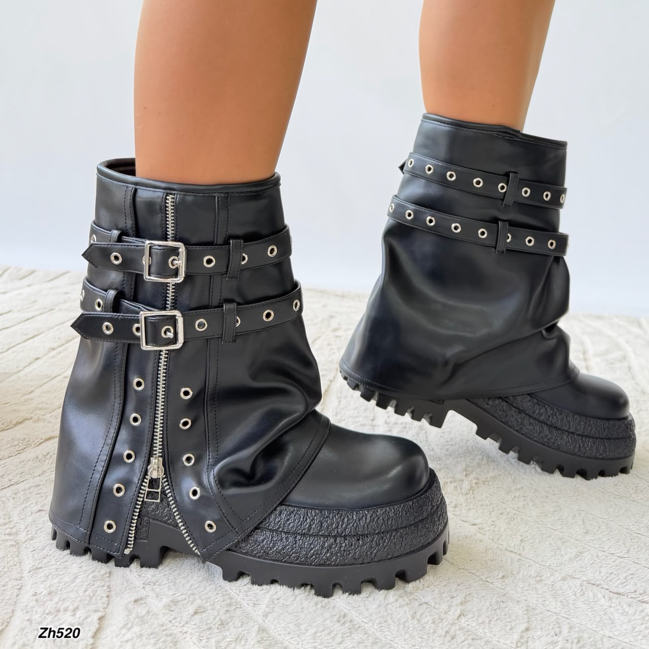 Bota negro doblez detalle correa y cierre plateado suela 8cm  HX3231-B9727