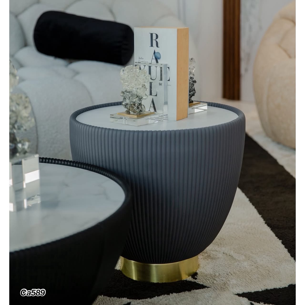 Mesa de policuero mediana gris piedra blanco  45cm* 45cm