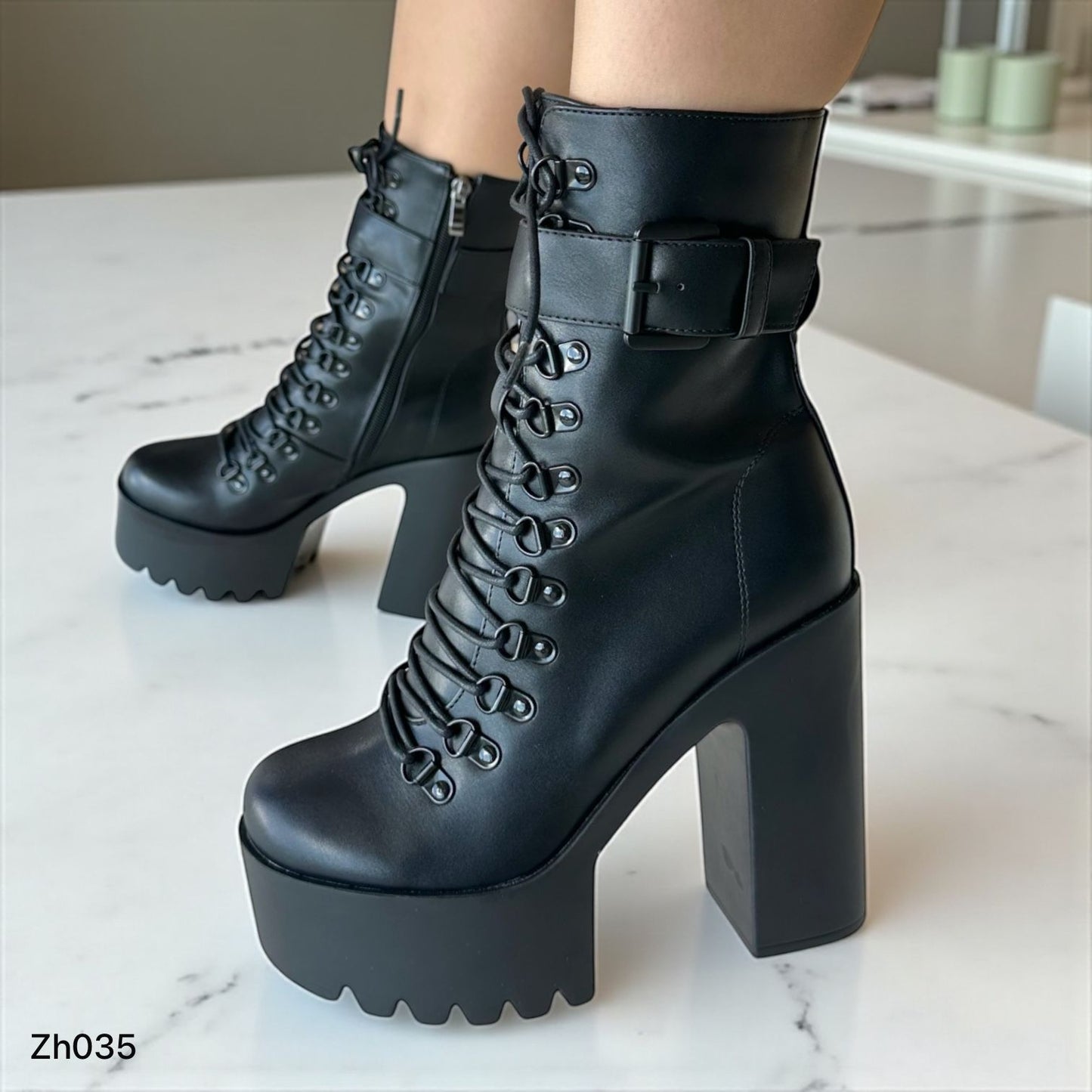 Botin negro plataforma 5cm tacon 13cm  255-143