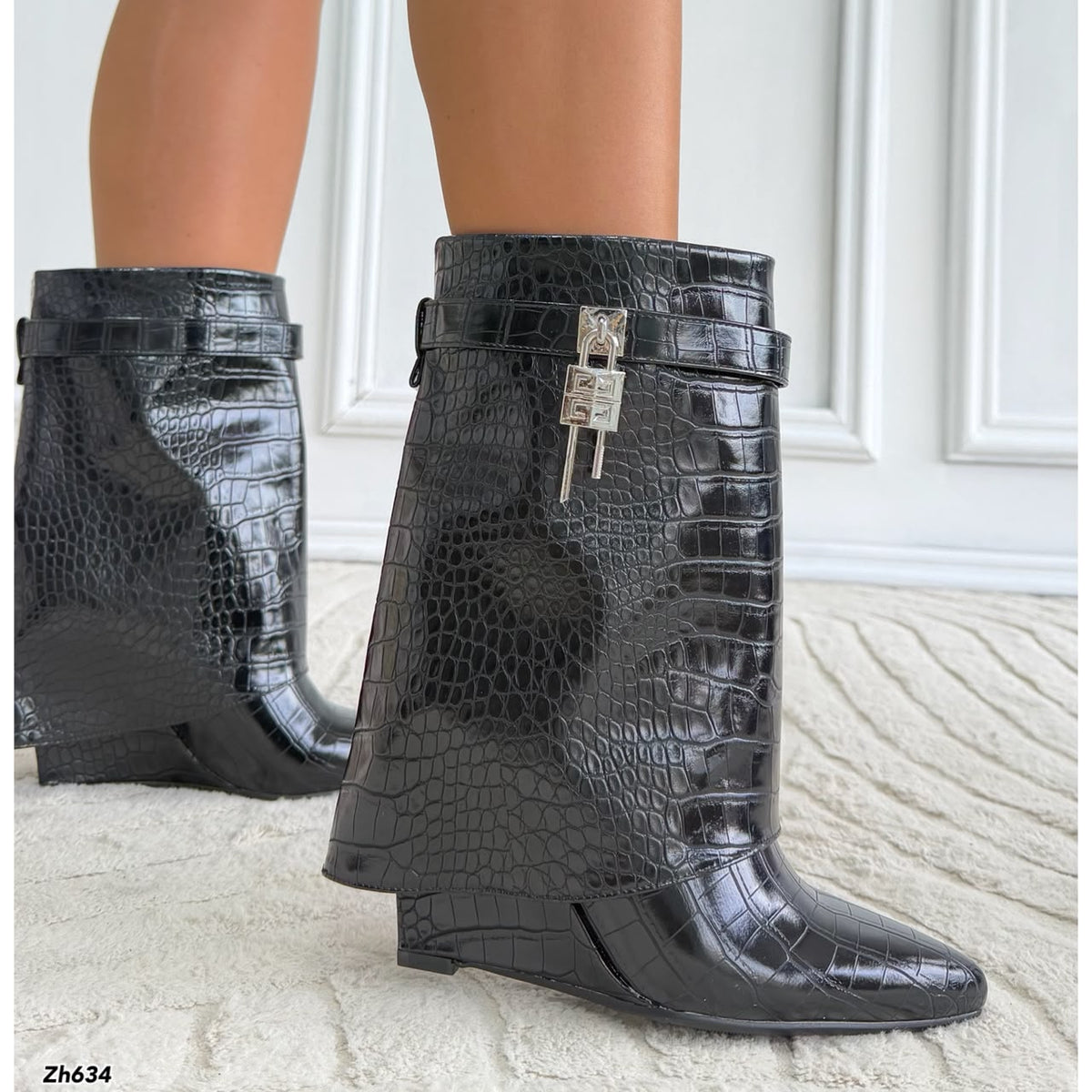 Bota negro doblez textura detalle plateado tacon corrido 9cm  HX2697-C1808A
