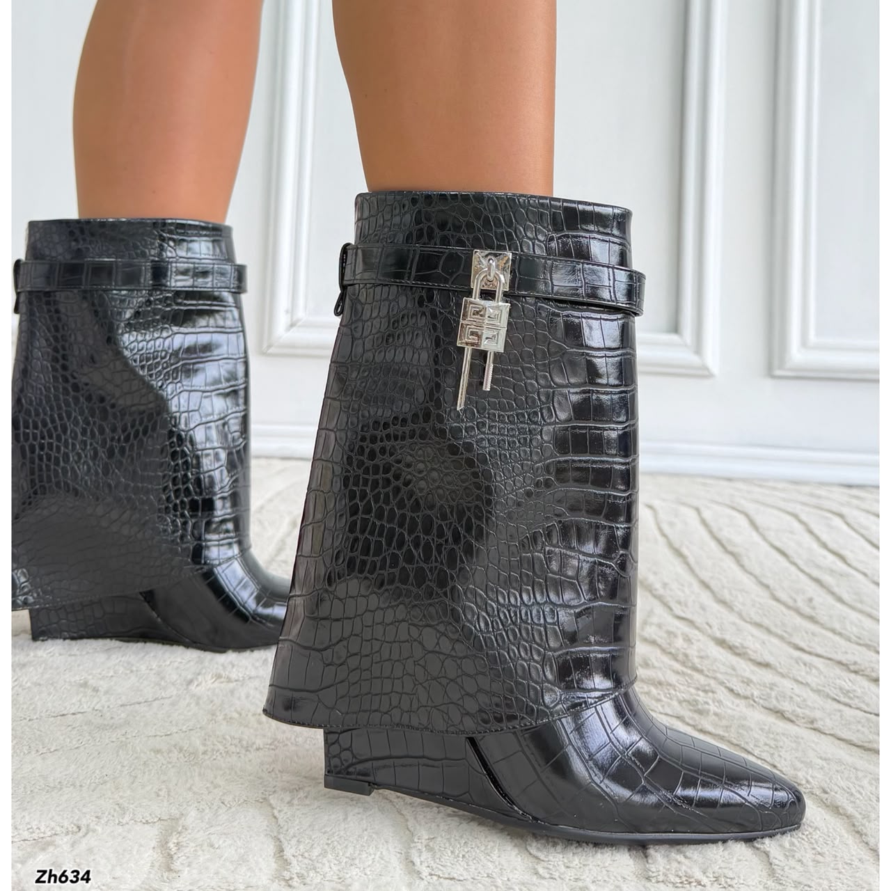 Bota negro doblez textura detalle plateado tacon corrido 9cm  HX2697-C1808A