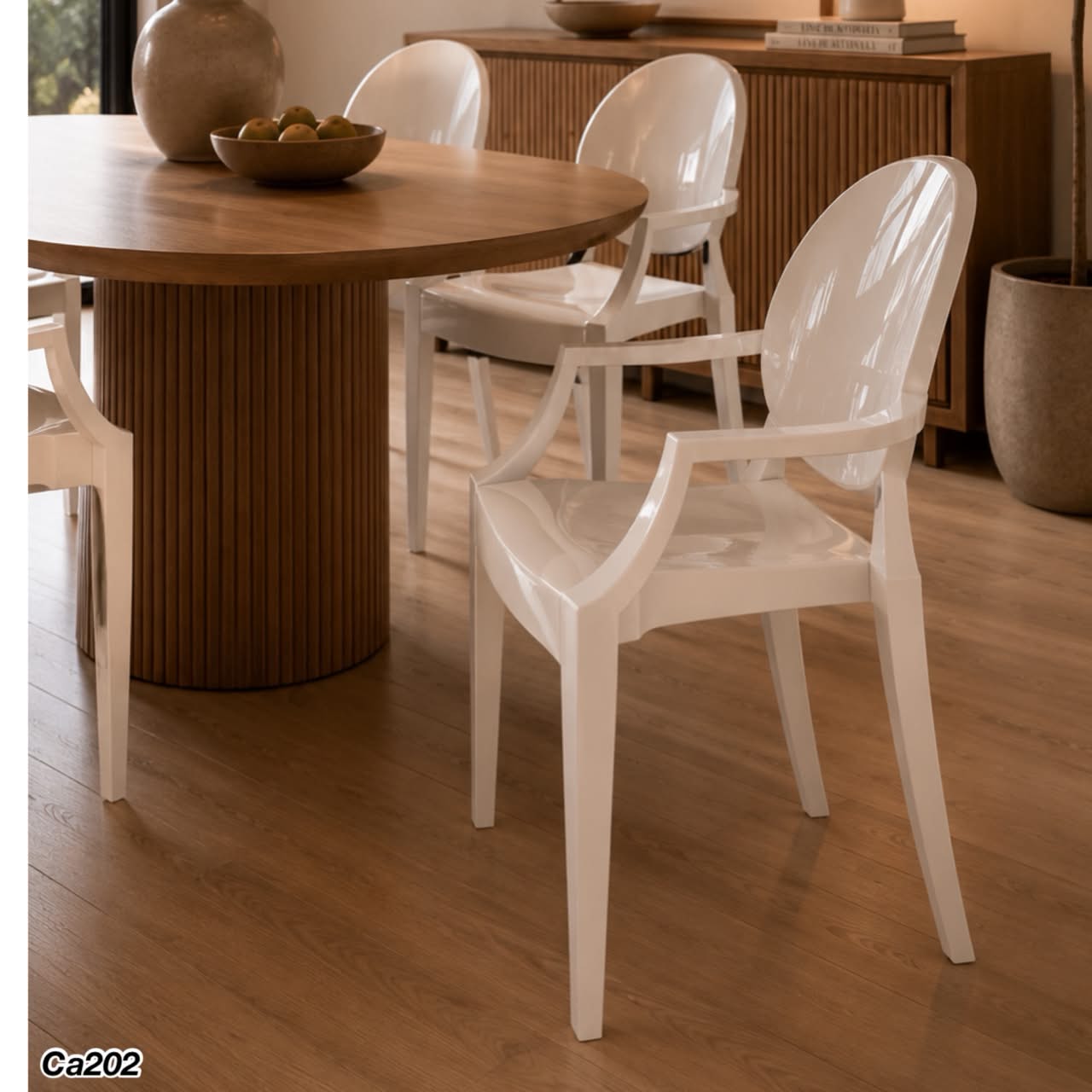 Silla blanca en plastico policarbonado  50cm* 49cm* 93cm* 47cm