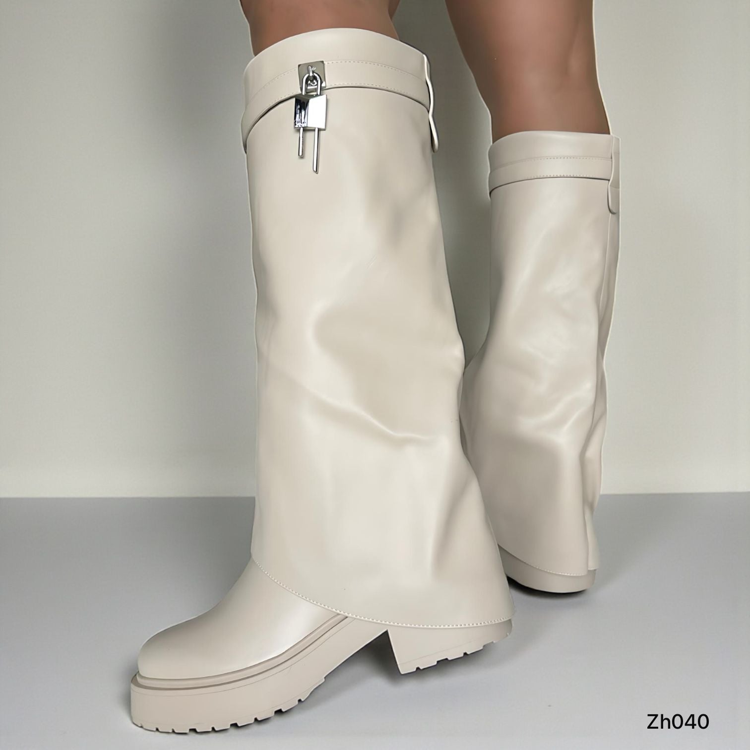 Bota caña alta beige doblez detalle plateado suela 5cm  255-029