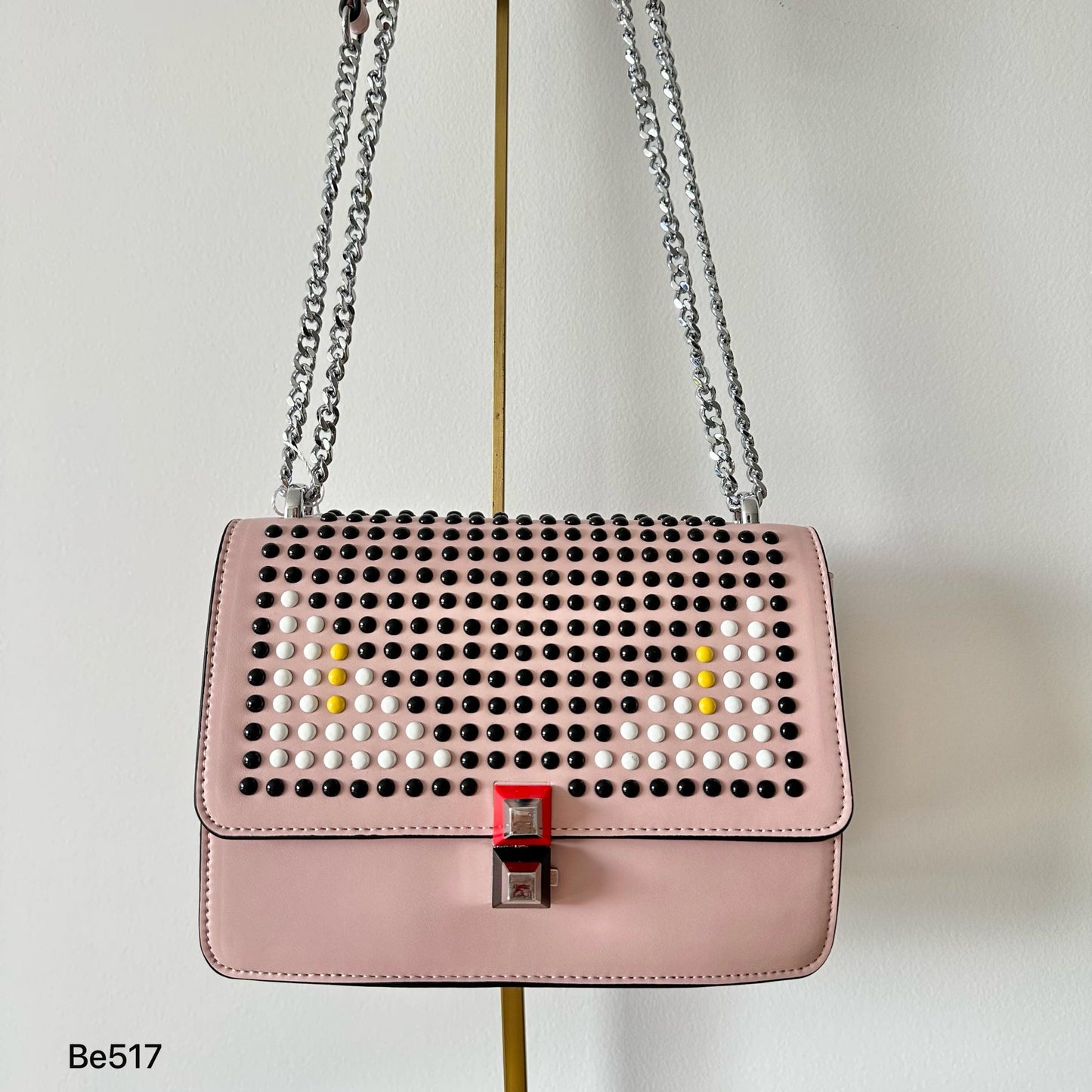 Bolso rosado apliques negro ojos blanco cadena plateado  22cm* 9cm* 17cm   C-23196