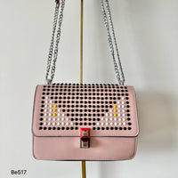 Bolso rosado apliques negro ojos blanco cadena plateado  22cm* 9cm* 17cm   C-23196