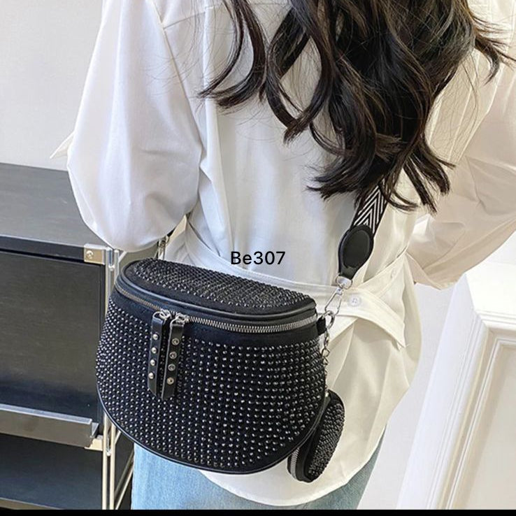 Riñonera negra apliques negros brillantes  20cm*  27cm  9702#  C-B