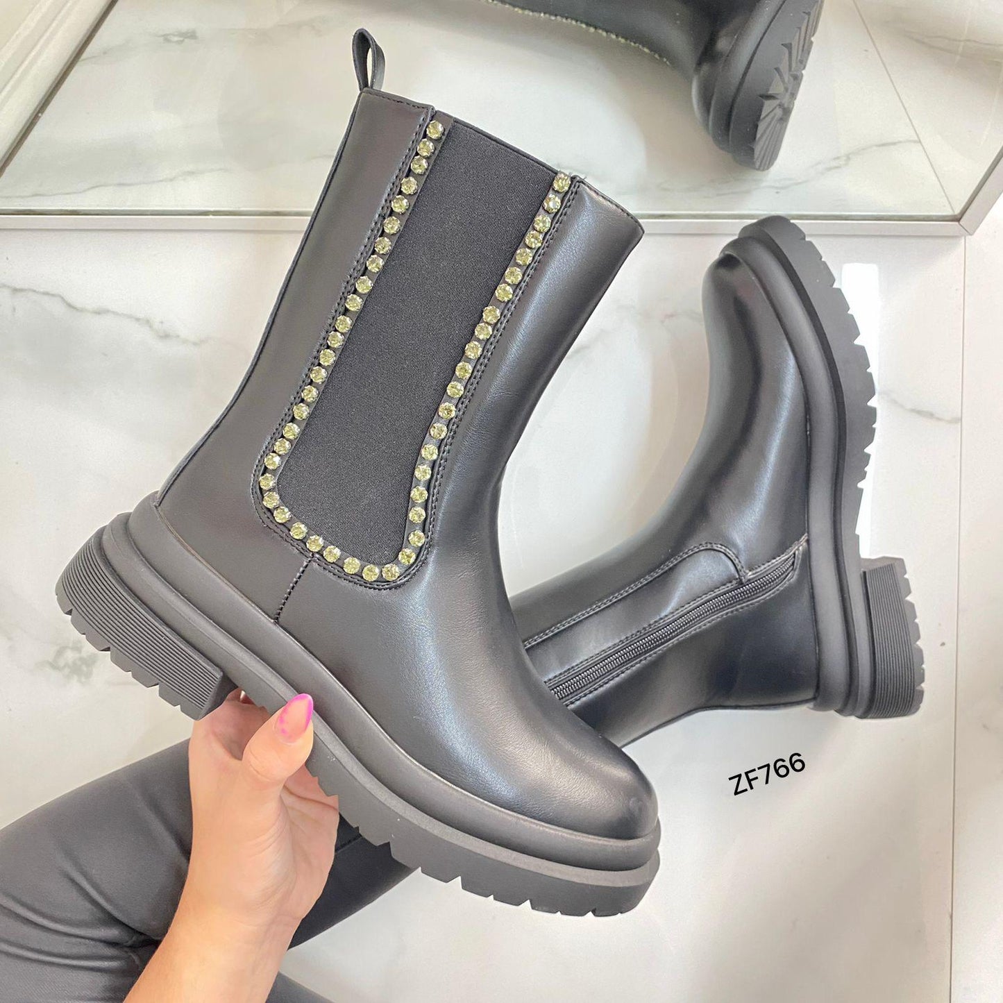 Botin negro apliques suela 3cm  5738A  C-66