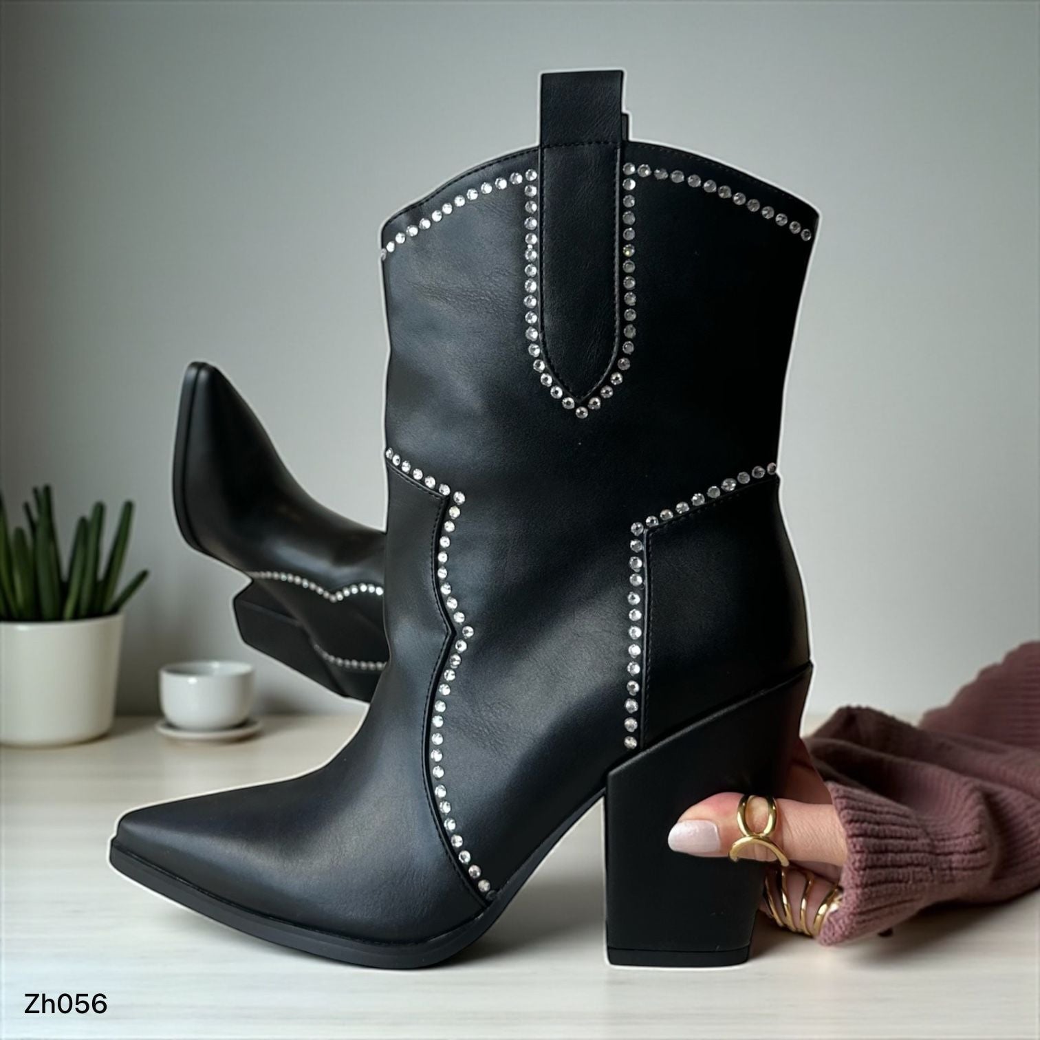 Botin texano negro apliques brillantes tacon 10cm  255-127