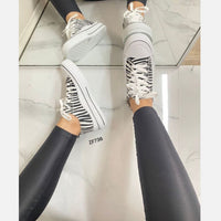 Tenis blanco textura negra suela 3cm   PC180  C-69