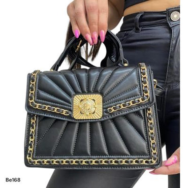 Bolso negro aplique cadena dorada   23cm*  18cm  8339#  C-B