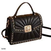 Bolso negro aplique cadena dorada   23cm*  18cm  8339#  C-B