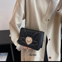 Bolso negro aplique dorado  20cm*  15cm  2120  C-B