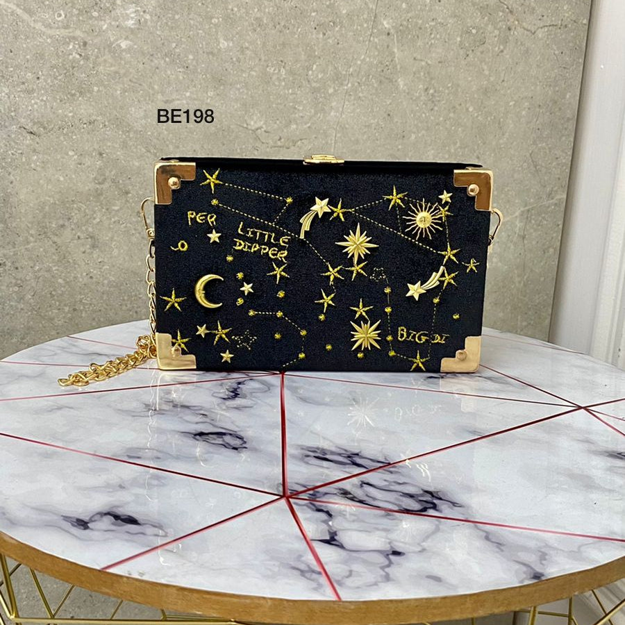 Bolso negro apliques dorados  19cm* 12cm  1666   C-B