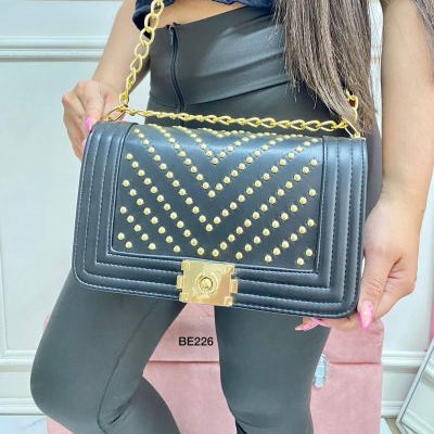 Bolso negro apliques dorados   26cm*  16cm   1225  C-B