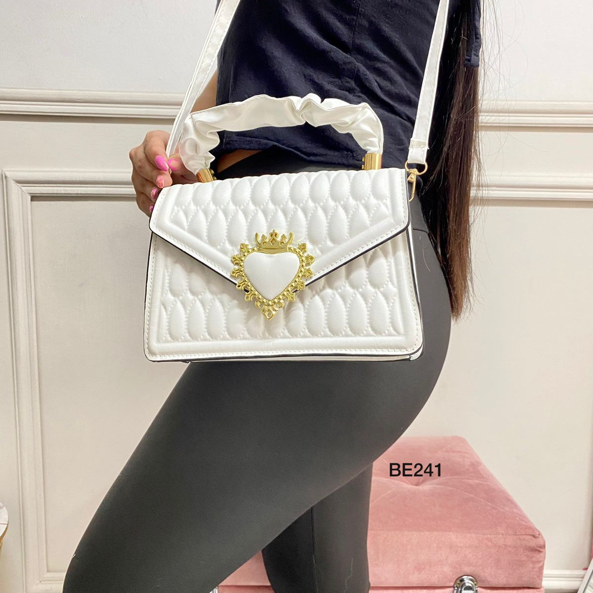 Bolso textura blanca aplique dorado  22cm*  15cm  BAG18  C-B