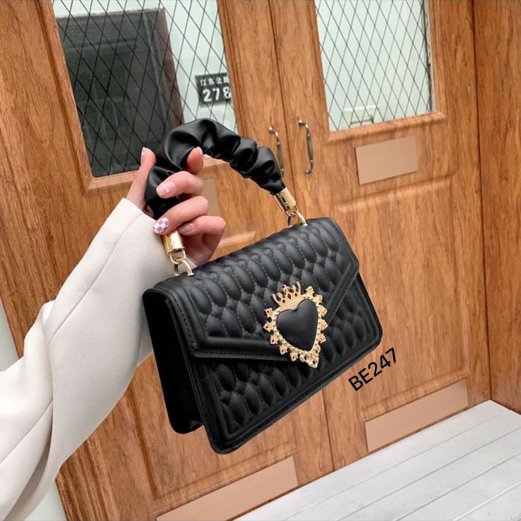 Bolso textura negro aplique dorado  23cm*  15cm   BAG18  C-B