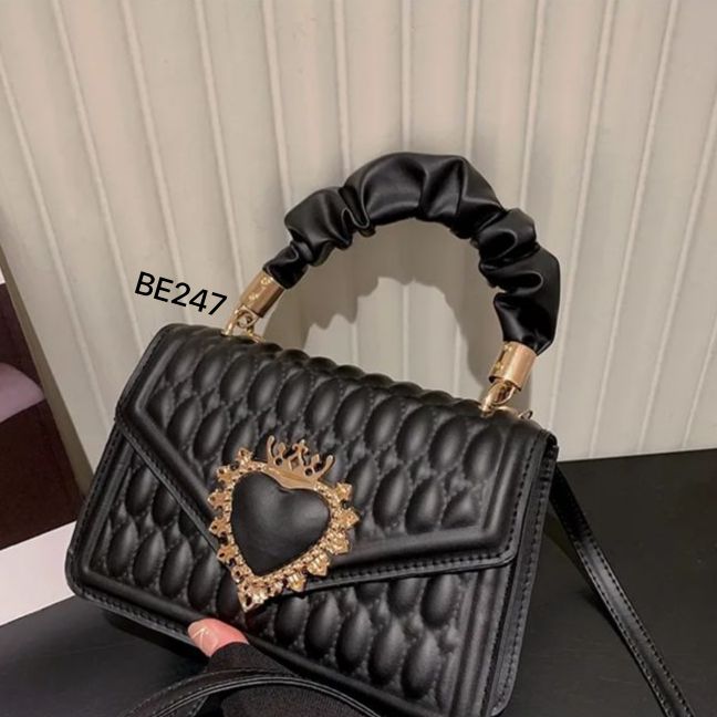 Bolso textura negro aplique dorado  23cm*  15cm   BAG18  C-B