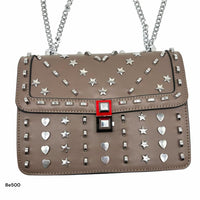 Bolso cafe apliques y cadena plateado   24cm* 9cm* 18cm   C - 23196-A