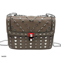 Bolso cafe apliques y cadena plateado   24cm* 9cm* 18cm   C - 23196-A